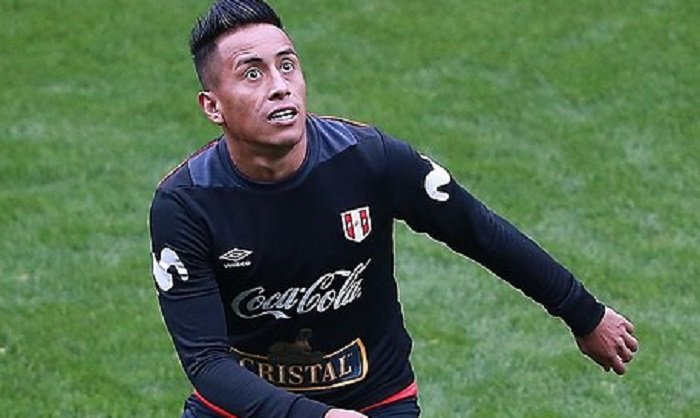 Cueva está cerca de tener su primera experiencia en el fútbol argentino (Wikipedia)