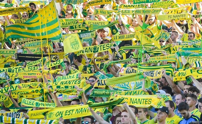Fanáticos del Nantes hacen vigilia por Emiliano Sala (Twitter Nantes)