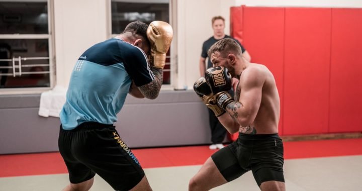 Conor McGregor deja abierta la puerta para un posible regreso al boxeo