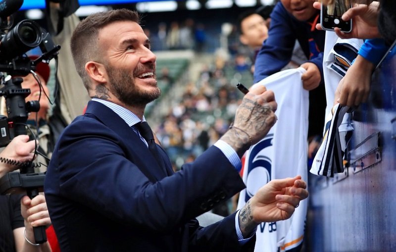 David Beckham fue agasajado con una estatua (Twitter LAGalaxy)