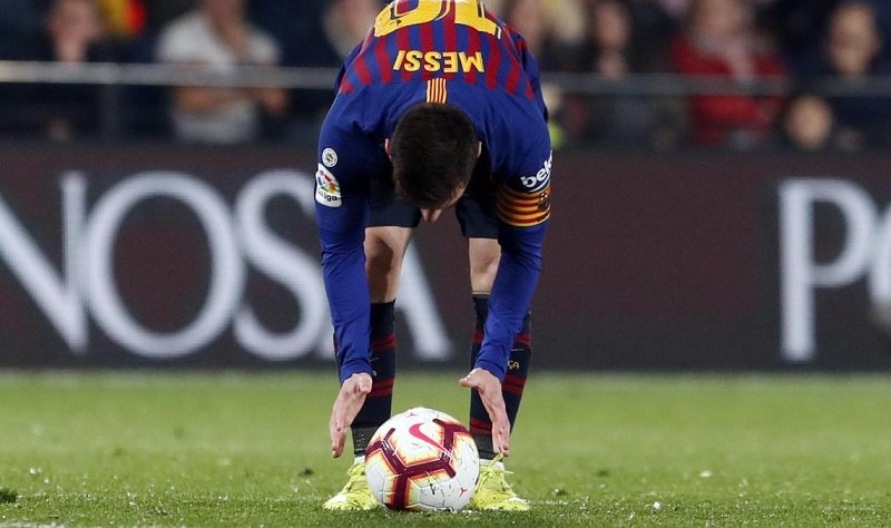 Tevez reveló el trabajo detrás de los tiros libres de Lionel Messi (Twitter FC Barcelona)
