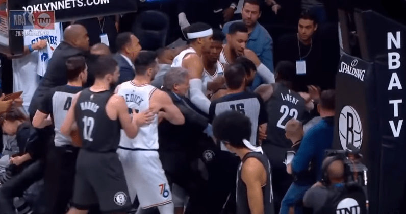 76ers y Nets protagonizaron una pelea (NBA TV)