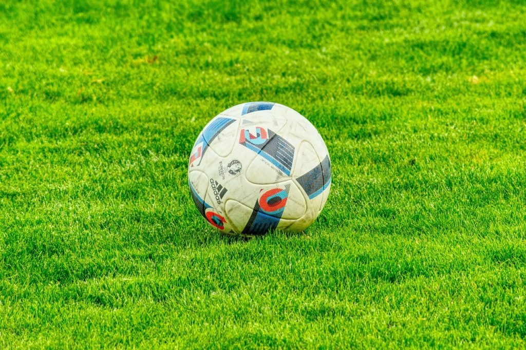 El fútbol mundial sigue amenazado por el coronavirus (Crédito: Pixabay)