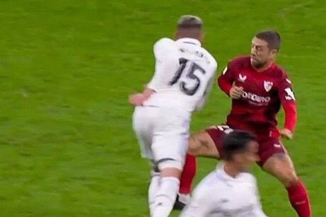 VIDEO: Así fue la brutal entrada de ‘Papu’ Gómez a Fede Valverde