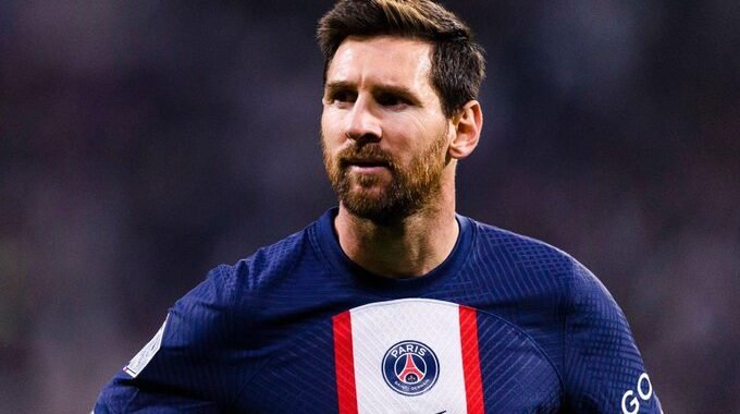 Fanáticos del PSG pierden la paciencia con Lionel Messi