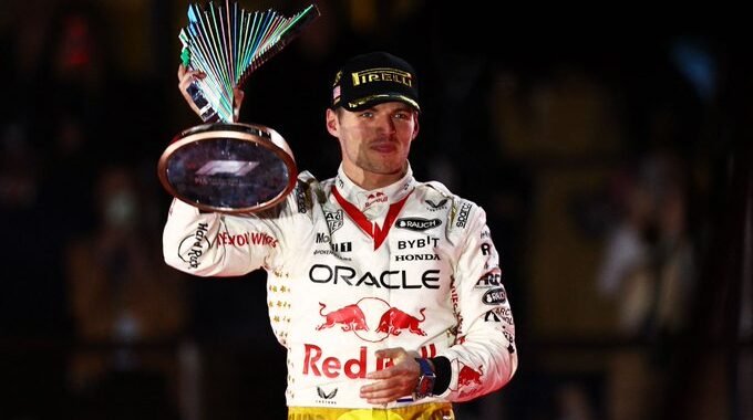 Max Verstappen ganó en Las Vegas y “Checo” Pérez aseguró el subcampeonato