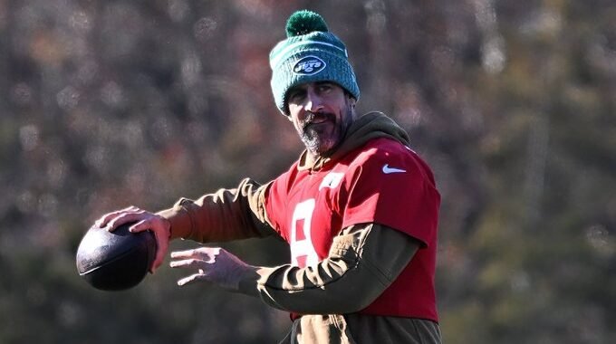 Aaron Rodgers mantiene la ilusión de volver con los Jets esta temporada de la NFL