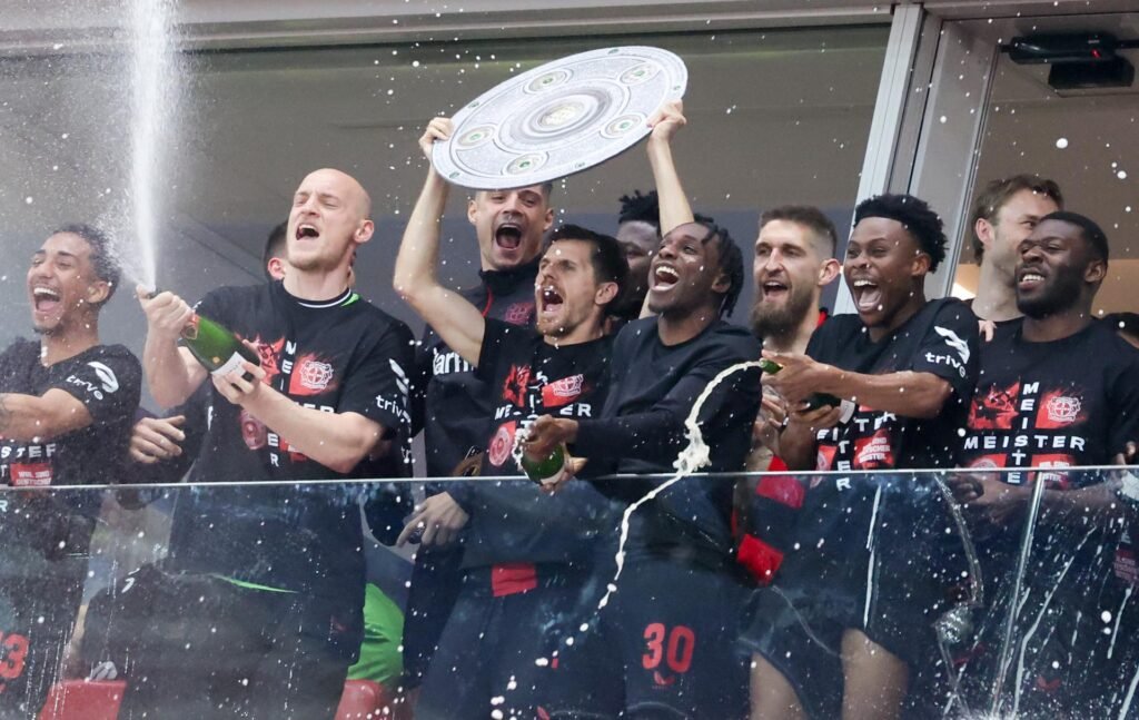 Los jugadores del Bayer Leverkusen celebrando el título