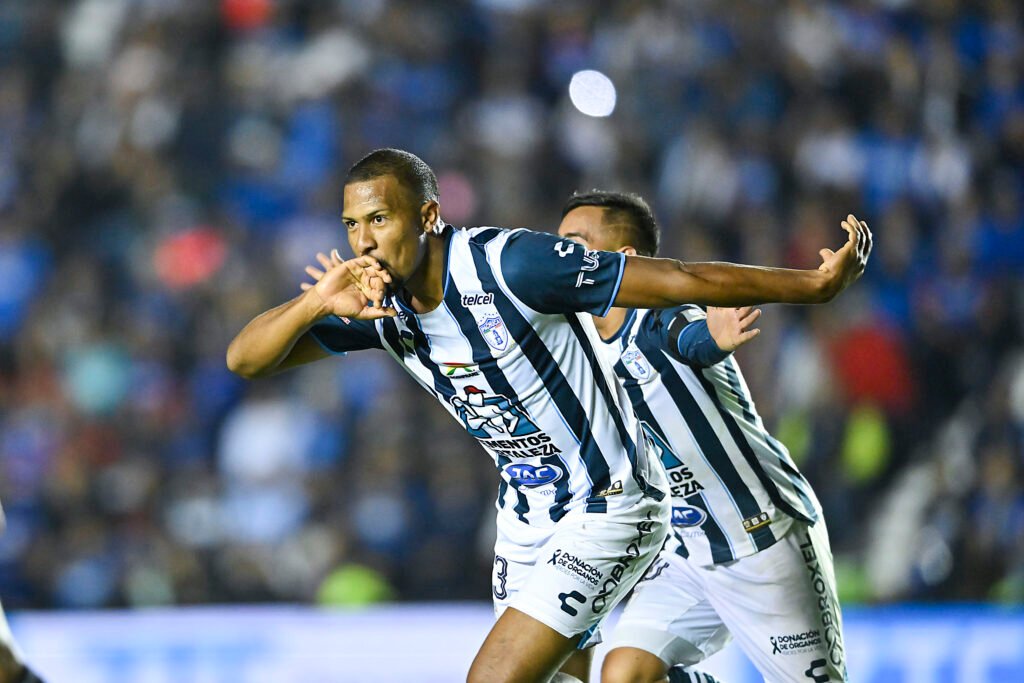 Salomón Rondón celebrando uno de sus goles