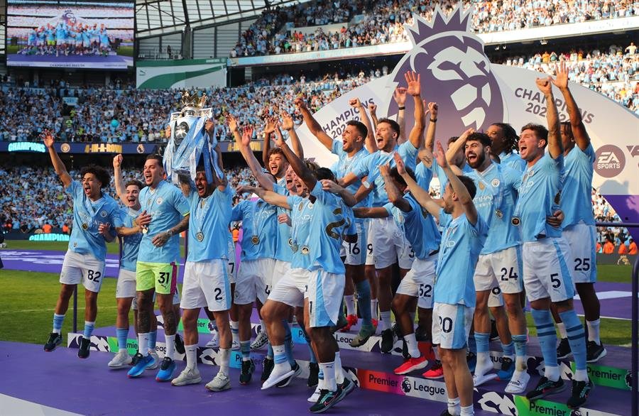 Los jugadores del Manchester City celebrando su título