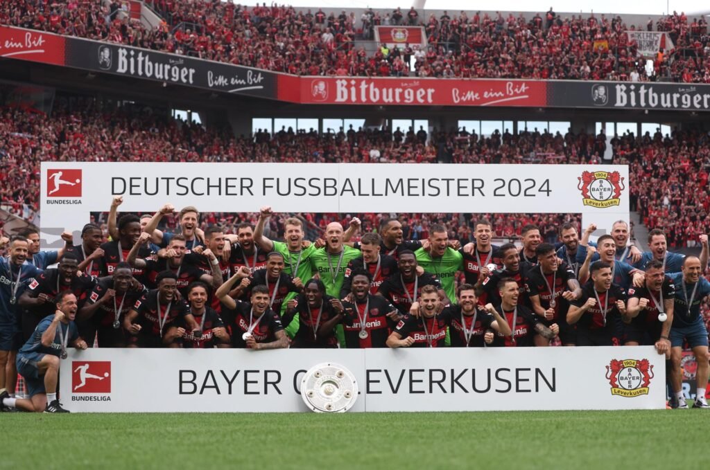 Los jugadores del Bayer Leverkusen celebrando su título