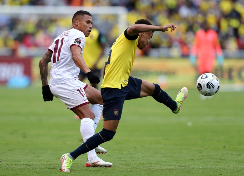 Darwin Machís en uno de los últimos encuentros entre la Selección de Venezuela y la de Ecuador. (Jose Jacome/AP Photo)
