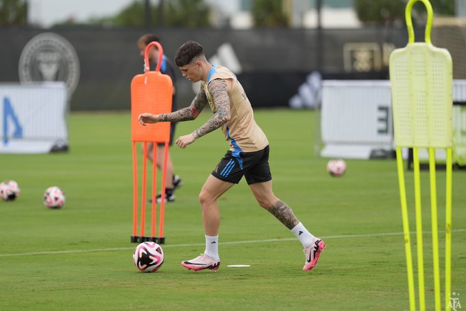 Alejandro Garnacho buscara comenzar a ganarse su puesto dentro de la Selección de Argentina.