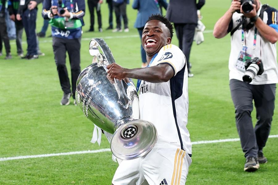 Vinícius Júnior celebrando el título de la Champions League