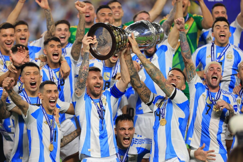 Los jugadores de Argentina celebrando la conquista de la Copa América 2024. (EFE)