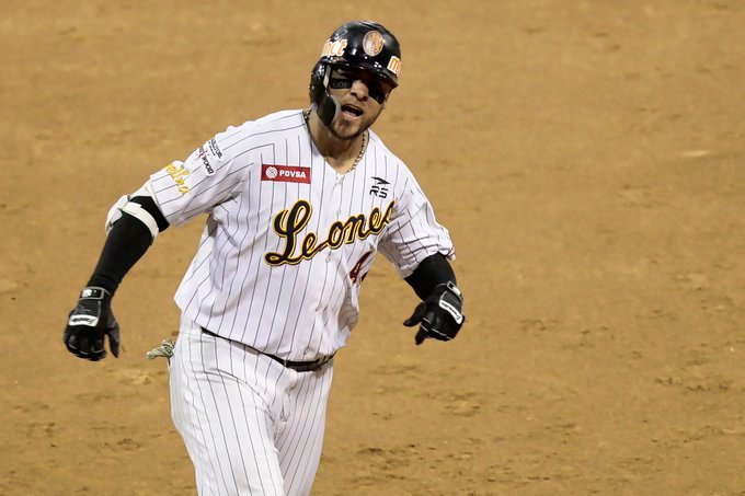 El jardinero cubano Félix Sánchez brilló durante varias temporadas de la LVBP con los Leones del Caracas.