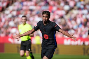 Lamine Yamal celebrando una de sus anotaciones ante el Girona.