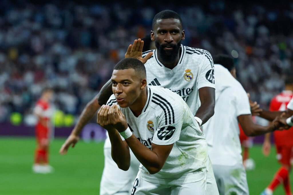 Kylian Mbappé celebrando su anotación ante el Stuttgart.