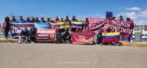 Parte de la fanaticada venezolana que ya se encuentra en territorio boliviano para el partido de este jueves en la ciudad de Alto.