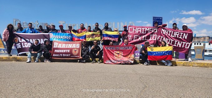 Parte de la fanaticada venezolana que ya se encuentra en territorio boliviano para el partido de este jueves en la ciudad de Alto.