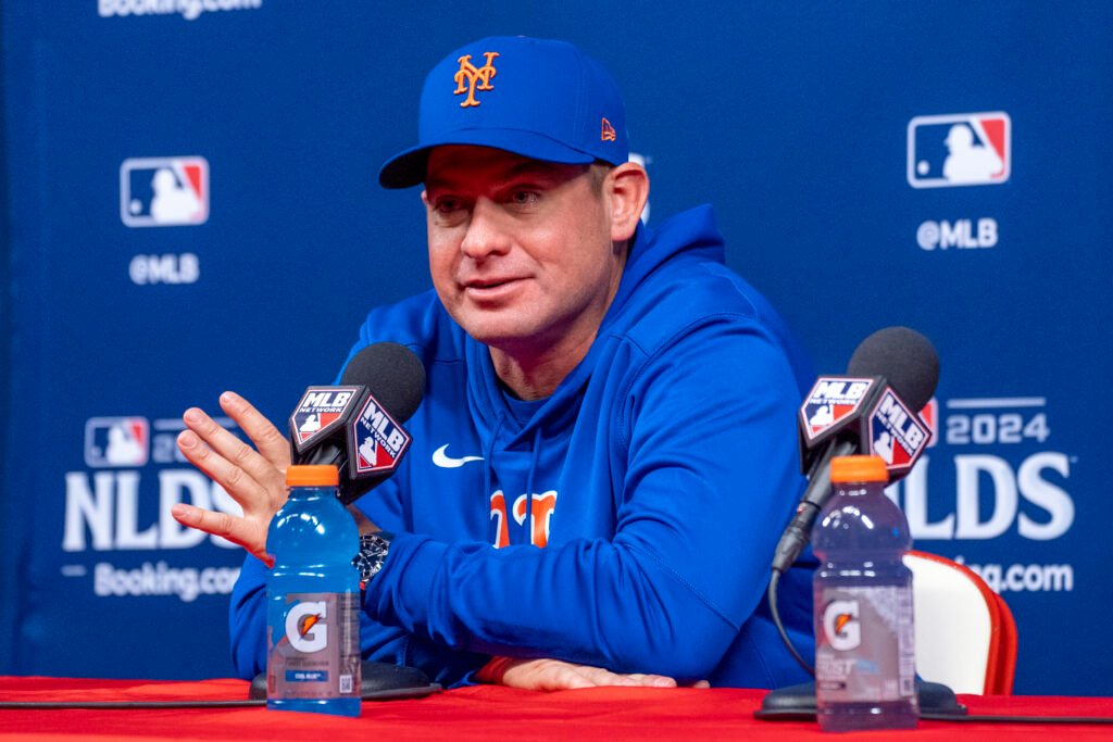 Carlos Mendoza en rueda de prensa tras la clasificación de los New York Mets.