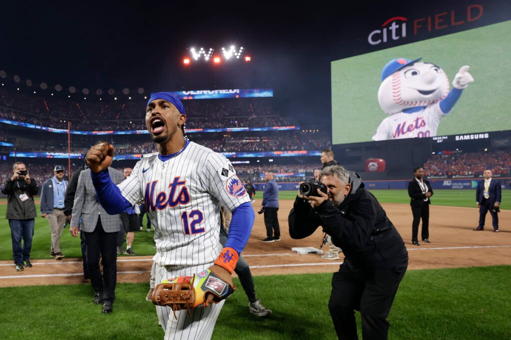 Francisco Lindor celebrando la clasificación de los New York Mets.